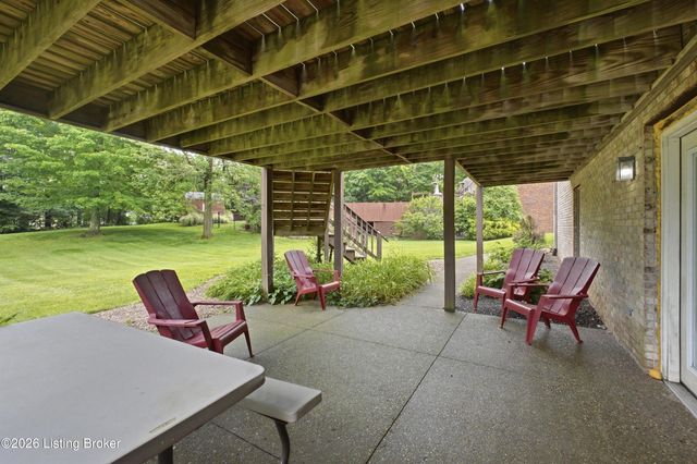 8109 Windsor Lakes Ct, Louisville, KY 40214