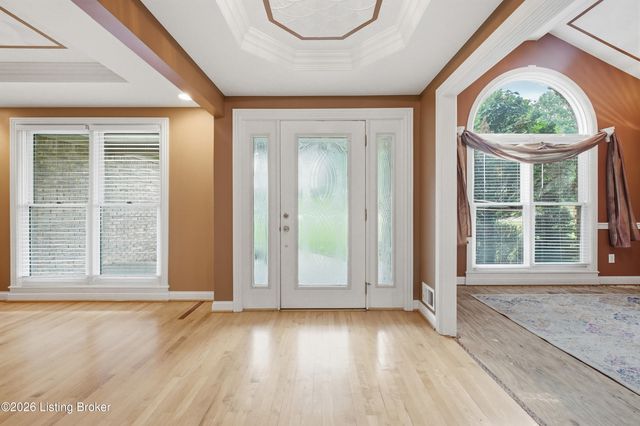 8109 Windsor Lakes Ct, Louisville, KY 40214