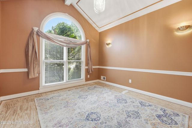 8109 Windsor Lakes Ct, Louisville, KY 40214
