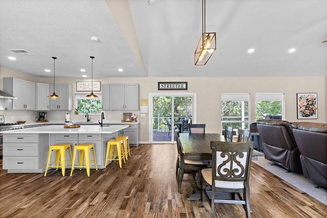 6950 Arrowwood Dr, Riverbank, CA 95367