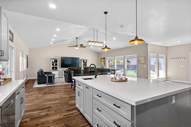 6950 Arrowwood Dr, Riverbank, CA 95367