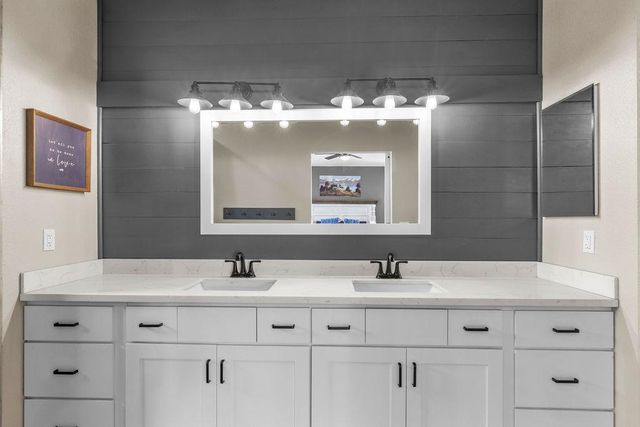 6950 Arrowwood Dr, Riverbank, CA 95367