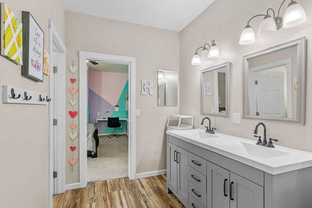 6950 Arrowwood Dr, Riverbank, CA 95367