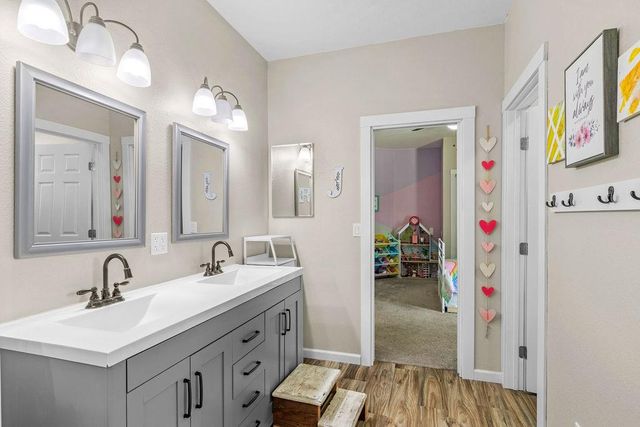 6950 Arrowwood Dr, Riverbank, CA 95367