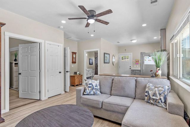 6950 Arrowwood Dr, Riverbank, CA 95367