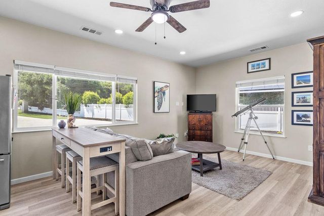 6950 Arrowwood Dr, Riverbank, CA 95367