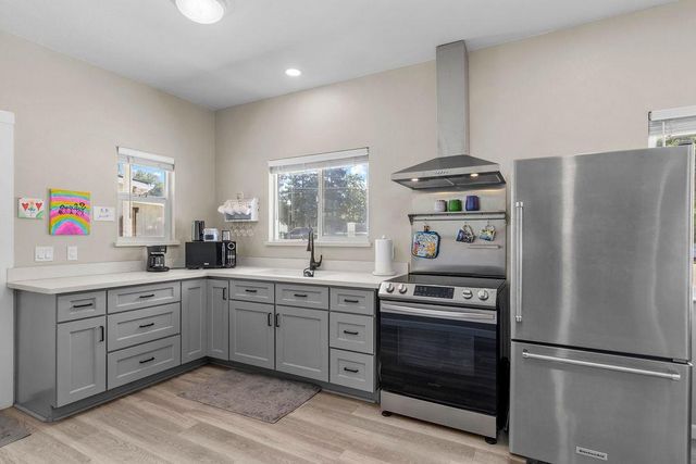 6950 Arrowwood Dr, Riverbank, CA 95367