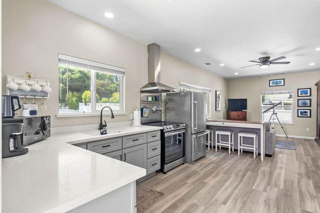 6950 Arrowwood Dr, Riverbank, CA 95367