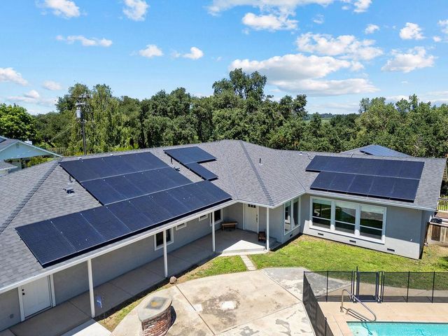 6950 Arrowwood Dr, Riverbank, CA 95367