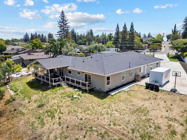 6950 Arrowwood Dr, Riverbank, CA 95367