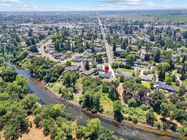 6950 Arrowwood Dr, Riverbank, CA 95367