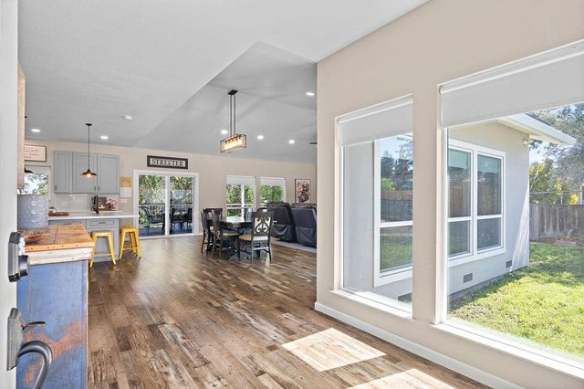 6950 Arrowwood Dr, Riverbank, CA 95367