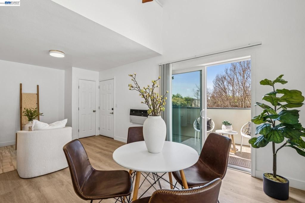 Image 10 of property listing at 27796 Vasona Ct 2, Hayward, CA 94544