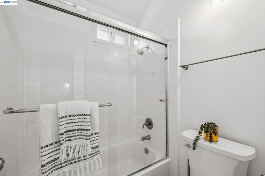 Image 26 of property listing at 27796 Vasona Ct 2, Hayward, CA 94544