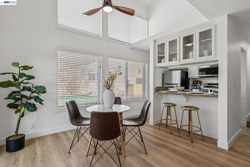 Image 7 of property listing at 27796 Vasona Ct 2, Hayward, CA 94544