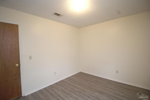 404 Oak Knoll Ln, Pensacola, FL 32506