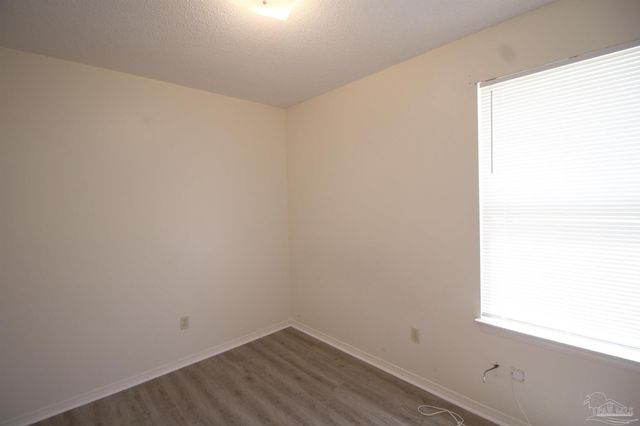 404 Oak Knoll Ln, Pensacola, FL 32506