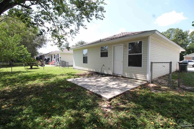 404 Oak Knoll Ln, Pensacola, FL 32506