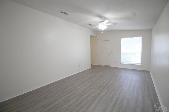 404 Oak Knoll Ln, Pensacola, FL 32506