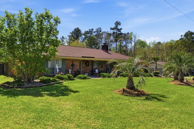 402 Edwards St., Petal, MS 39465