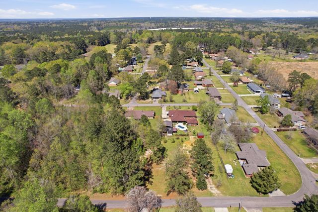 402 Edwards St., Petal, MS 39465