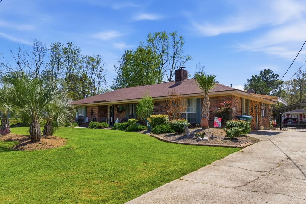 402 Edwards St., Petal, MS 39465