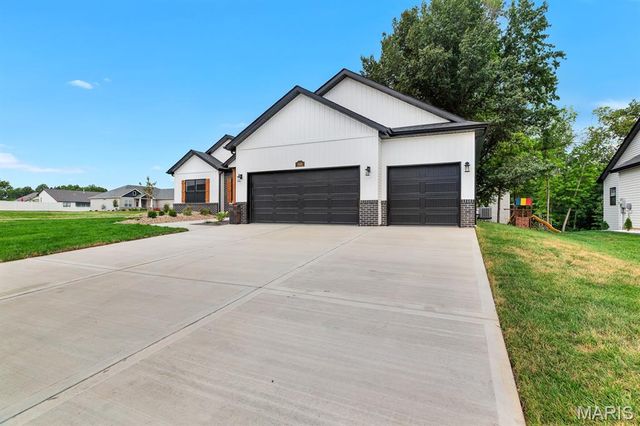 1501 Guilford Place, Troy, IL 62294