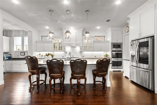 1810 Birds Fort Trail, Arlington, TX 76005