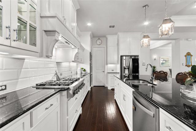 1810 Birds Fort Trail, Arlington, TX 76005