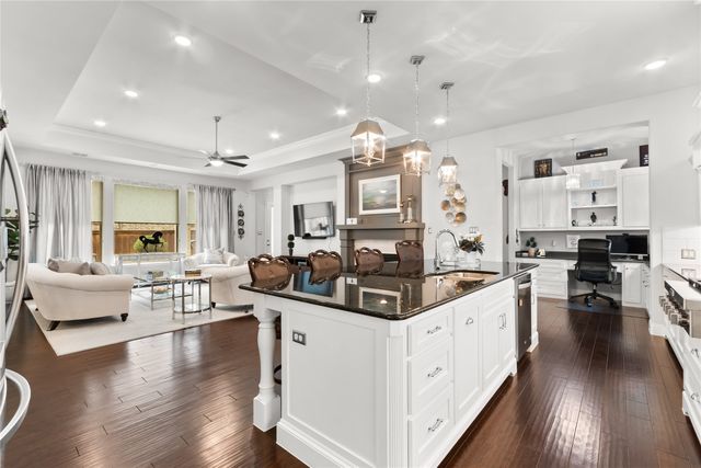 1810 Birds Fort Trail, Arlington, TX 76005