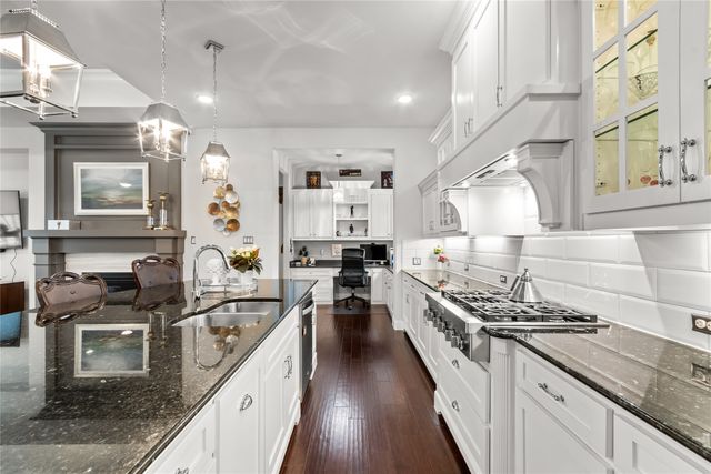 1810 Birds Fort Trail, Arlington, TX 76005