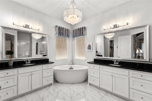 1810 Birds Fort Trail, Arlington, TX 76005