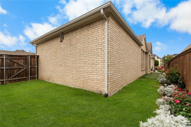 1810 Birds Fort Trail, Arlington, TX 76005