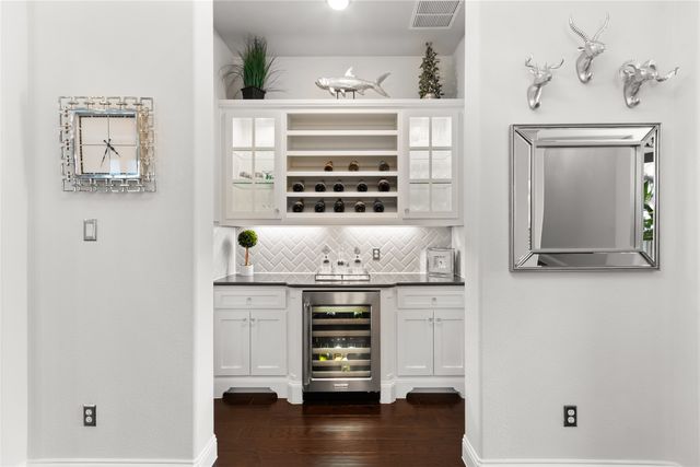 1810 Birds Fort Trail, Arlington, TX 76005