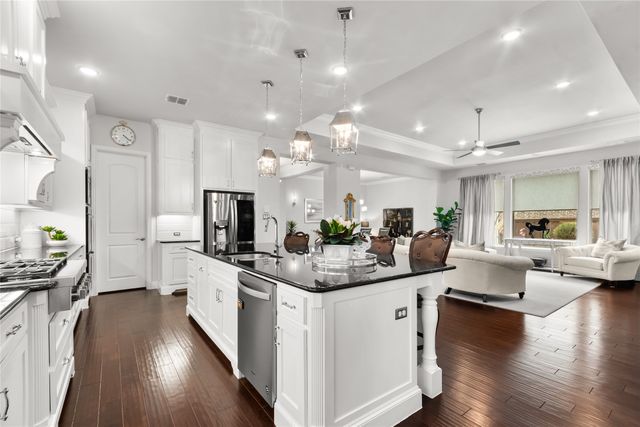 1810 Birds Fort Trail, Arlington, TX 76005