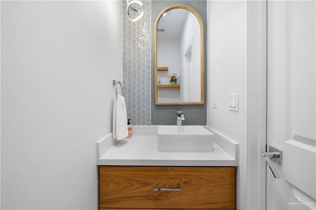 8006 N 48th Lane, Mcallen, TX 78504