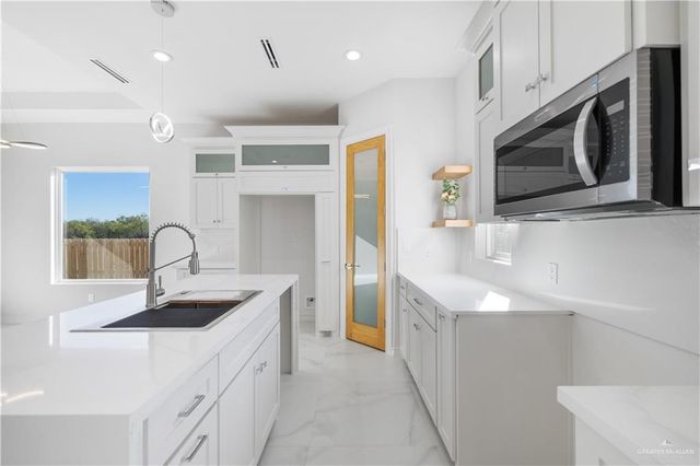 8006 N 48th Lane, Mcallen, TX 78504