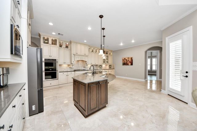 2202 Texoma Bend Lane, Friendswood, TX 77546