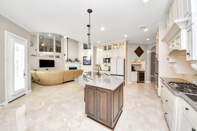 2202 Texoma Bend Lane, Friendswood, TX 77546
