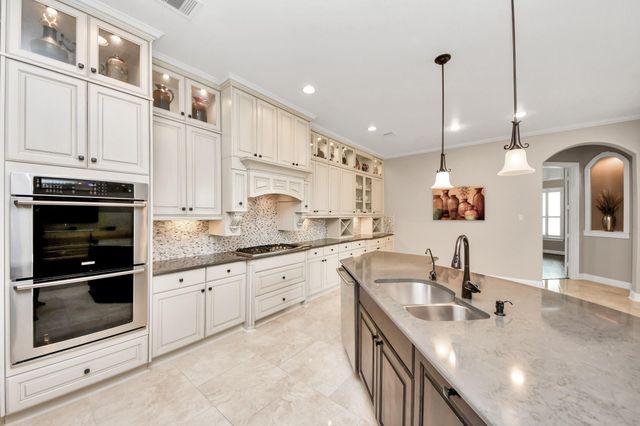 2202 Texoma Bend Lane, Friendswood, TX 77546