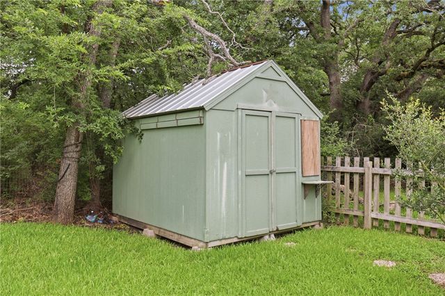 1122 Westover Street, College Station, TX 77840