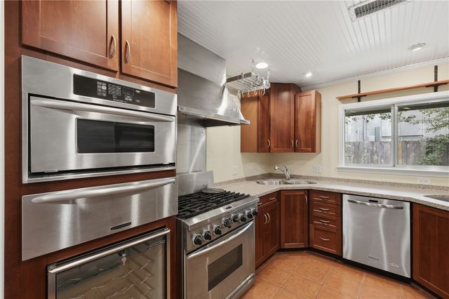 1122 Westover Street, College Station, TX 77840