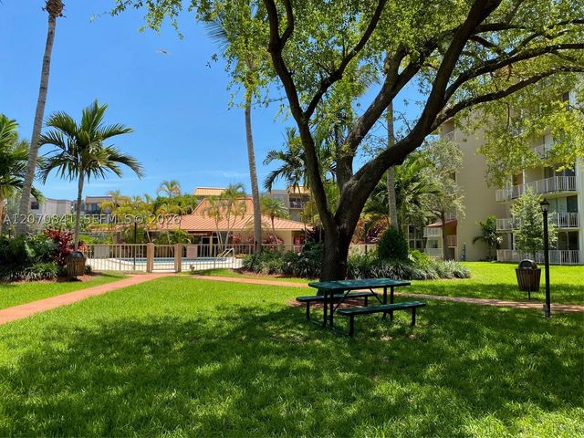 13120 SW 92nd Ave B-414, Miami, FL 33176