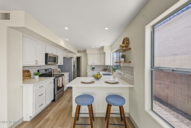 3910 E KIMBERLY Way, Phoenix, AZ 85050