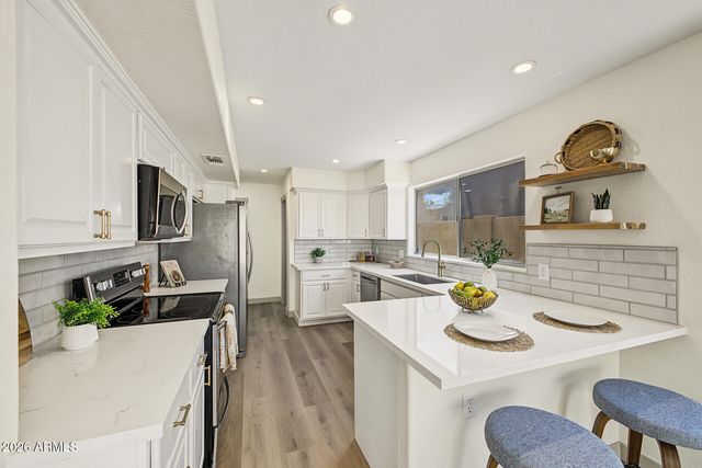 3910 E KIMBERLY Way, Phoenix, AZ 85050