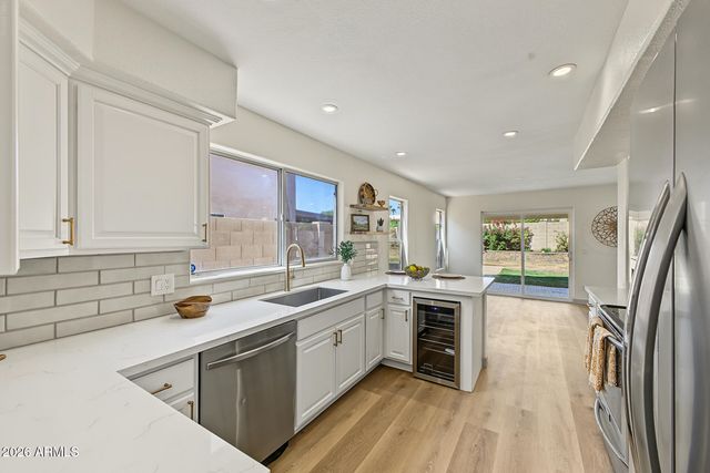 3910 E KIMBERLY Way, Phoenix, AZ 85050