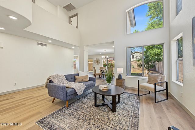 3910 E KIMBERLY Way, Phoenix, AZ 85050
