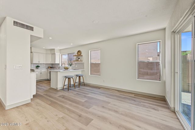 3910 E KIMBERLY Way, Phoenix, AZ 85050