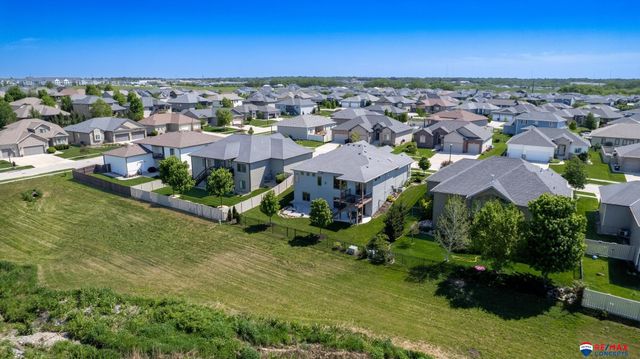 9621 S 30th Street, Lincoln, NE 68516