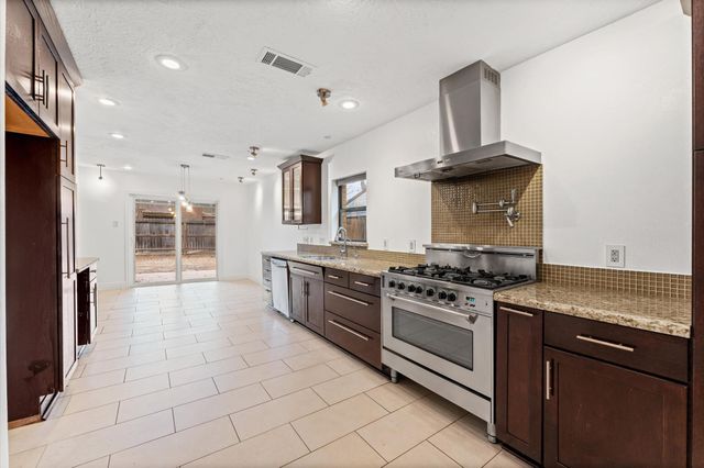 310 W Fair Harbor Lane, Houston, TX 77079